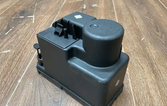 Mercedes-Benz E W124 Central locking vacuum pump 1248001348