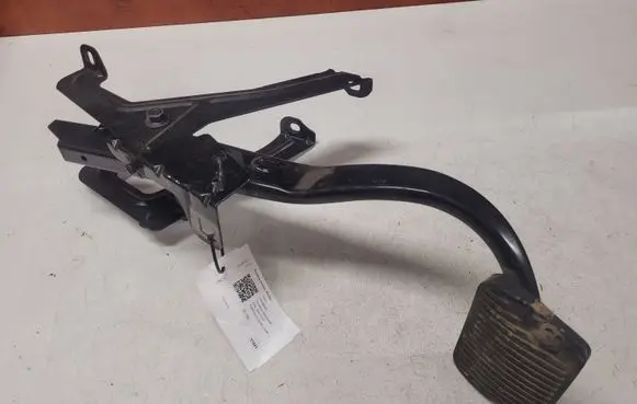 Volvo V70 Brake pedal