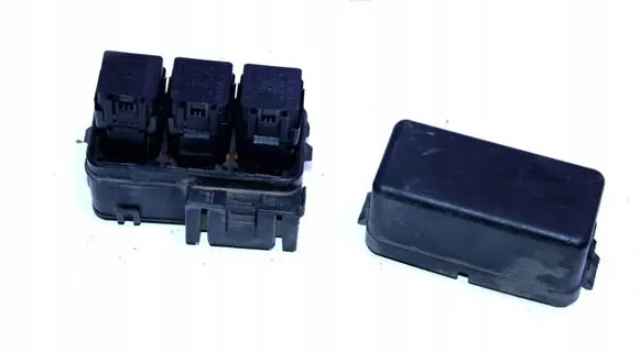 Nissan X-Trail T32 Fuse module 64200049