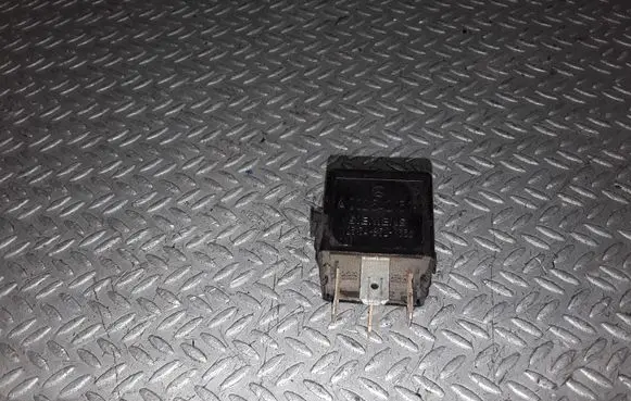 Mercedes-Benz Vaneo W414 Other relay 0025421319