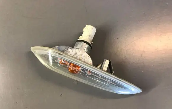 BMW X3 E83 Front fender indicator light 3418447 63133418447 8382104