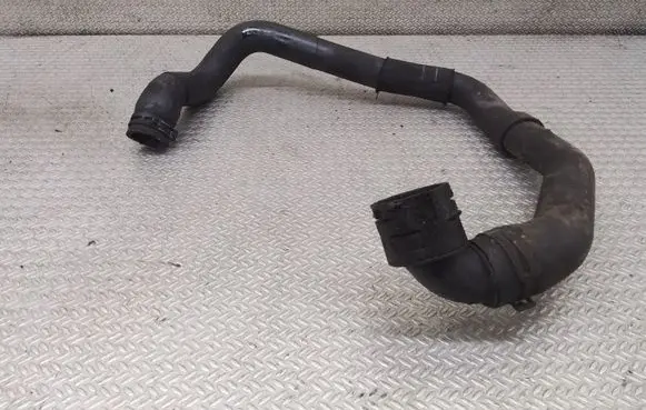 Volkswagen Touran I Engine coolant pipe/hose