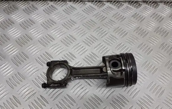 Dacia Logan I Piston with connecting rod