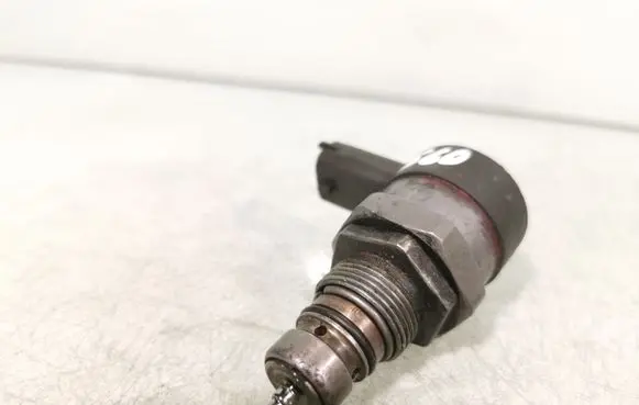 Volvo S60 Fuel pressure regulator 0281002712