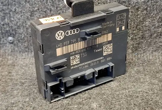 Volkswagen Touareg II Door control unit/module 4H0959795B