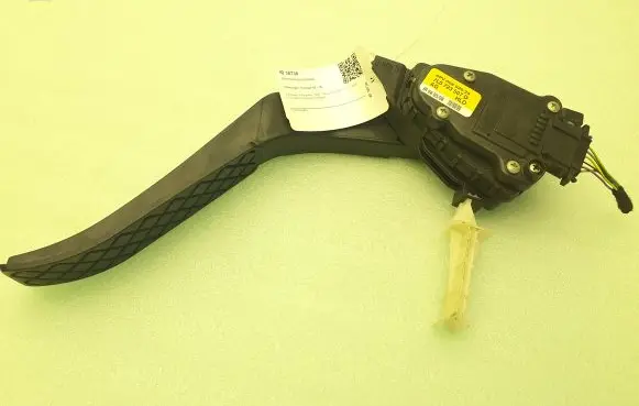 Volkswagen Touareg I Accelerator throttle pedal 7L0723507D