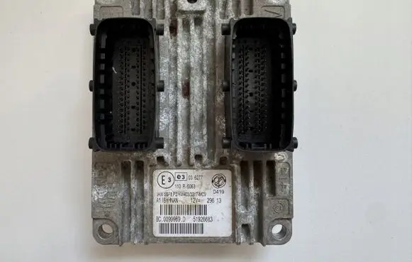 Fiat Punto (199) Engine control unit/module ECU 51926683 IAW5SF8.P2