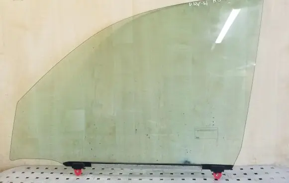 Toyota RAV 4 (XA20) Front door window glass four-door 