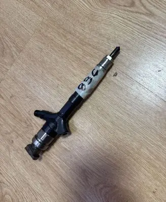 Toyota Corolla Verso AR10 Fuel injector 236700G040