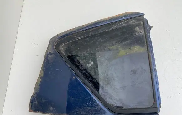 Toyota Corolla Verso E121 Rear side window