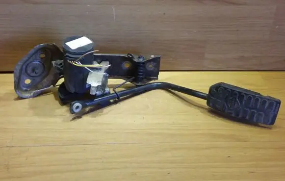 Nissan Almera N16 Accelerator throttle pedal 189195M300
