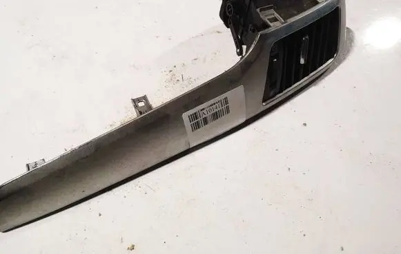 Chevrolet Captiva Dash center air vent grill