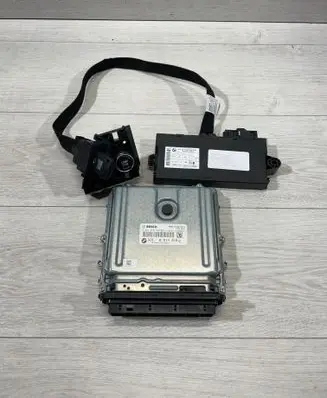 BMW X5 E70 Engine control unit/module 8517016 0281018320 030255951