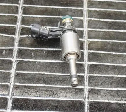 Ford Mustang VI Fuel injector 0261500194 EJ7E9F593DA