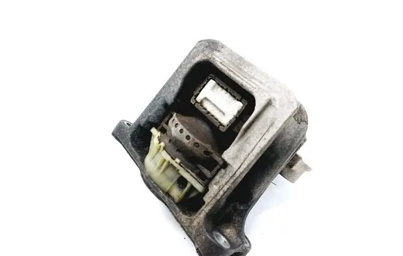Engine mount bracket