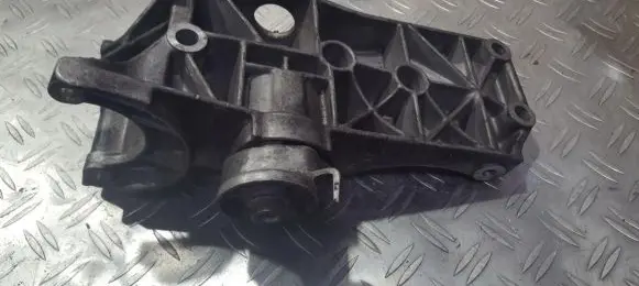 Audi A2 Engine mounting bracket