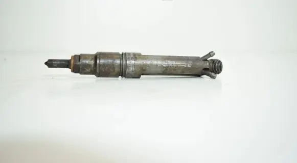 Audi A6 S6 C4 4A Fuel injector 046130201B