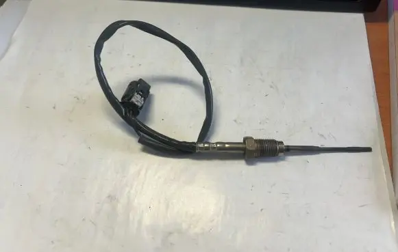 BMW 5 G30 G31 Exhaust gas temperature sensor 8570234