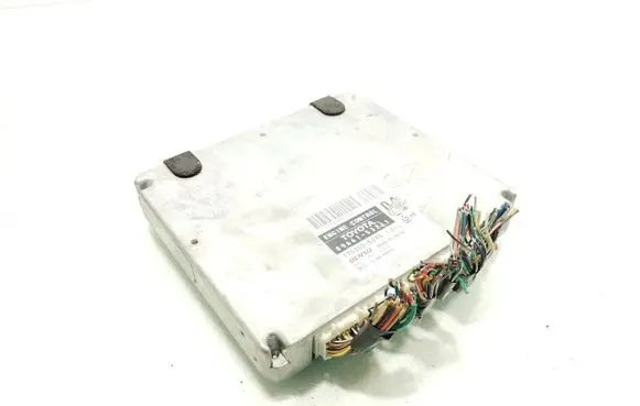 Lexus IS 200-300 Engine control unit/module 89661-53211 175300-5240
