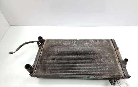 Volkswagen Golf III Coolant radiator 1H0820413