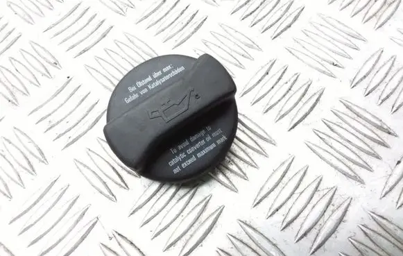 Volkswagen Golf IV Oil filler cap 026103485