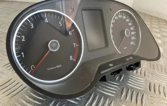 Volkswagen Cross Polo Speedometer (instrument cluster) 6R0920860F 1120700398 04160411