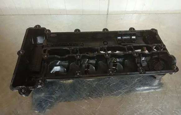 Mercedes-Benz C W204 Rocker cam cover A6510101230 A6510100001