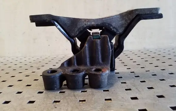 Chevrolet Captiva Engine mount bracket X04908