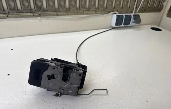 Renault Trafic II (X83) Front door lock 8200008246 91166237