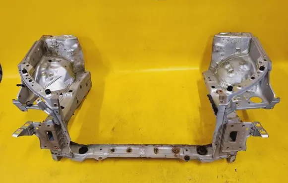 Toyota Avensis T250 Radiator support slam panel