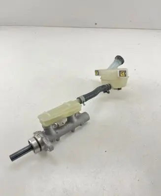 Nissan Elgrand Master brake cylinder
