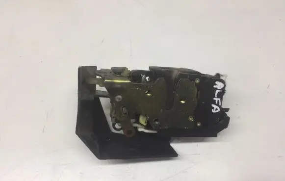 Alfa Romeo 156 Front door lock 16835552 32791233