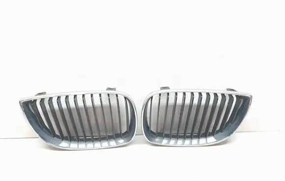 BMW 1 E81 E87 Front bumper upper radiator grill 7077130 7128613