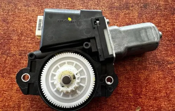 Subaru Outback (BS) Sunroof motor/actuator 47170110140