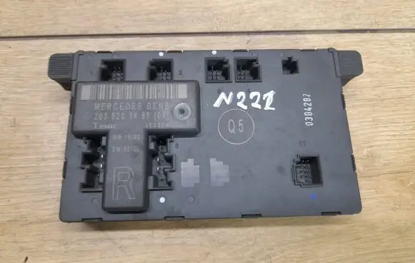 Mercedes-Benz C W203 Door control unit/module 2038201485 351324