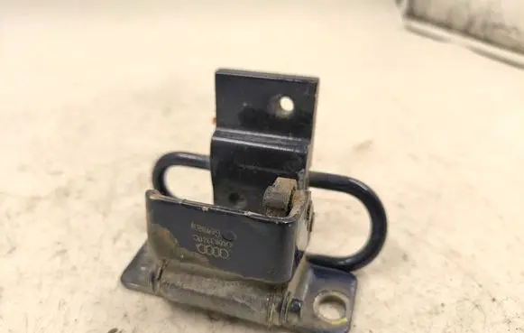 Audi A4 S4 B5 8D Rear door lower hinge 4A0833411C
