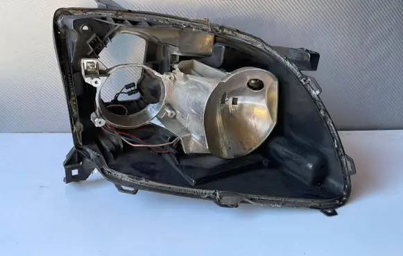 Toyota Avensis T250 Headlight part 