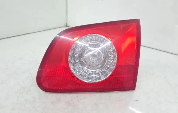 Tailgate rear/tail lights
