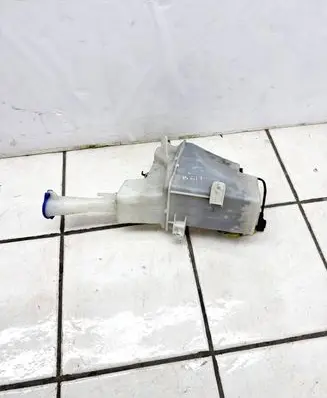 Hyundai Tucson TL Windscreen/windshield washer pump 985101W000