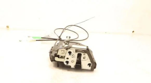Toyota Verso Rear door lock
