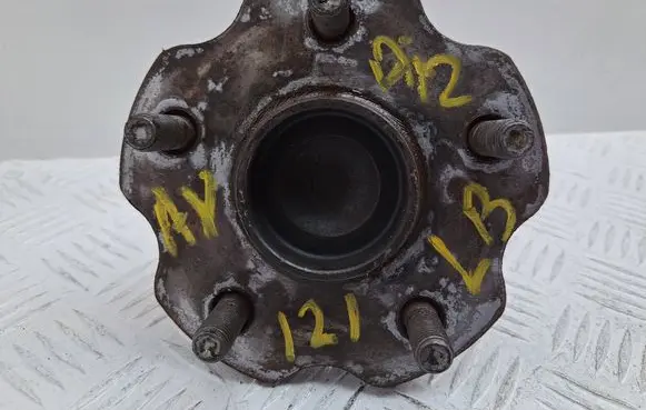 Toyota Avensis T270 Rear wheel hub 4245005080 0182ADT270MR 4245012110