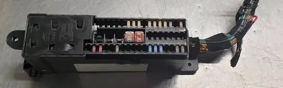 Ford Focus Fuse module AV6T14K131AD