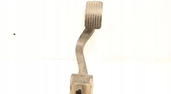 Accelerator throttle pedal