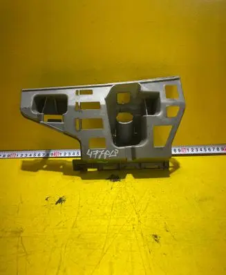 Front bumper mounting bracket