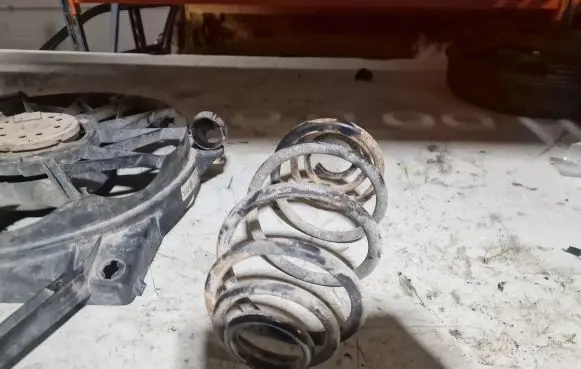 Opel Astra H Rear coil spring