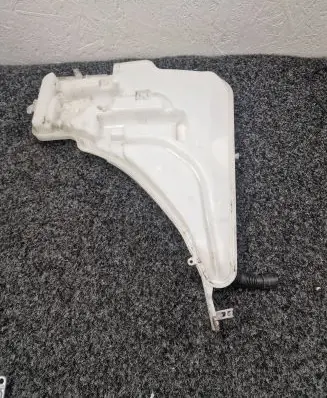 BMW 4 F32 F33 Windshield washer fluid reservoir/tank 7241671