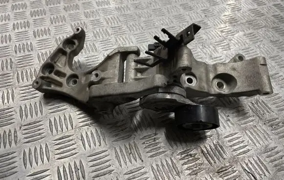 Opel Astra J Generator/alternator bracket 552805337