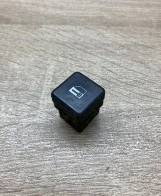BMW 5 E39 Central locking switch button 8360828