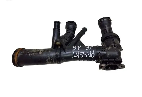 Volkswagen PASSAT B8 Engine coolant pipe/hose 04L121026F 04L121071E