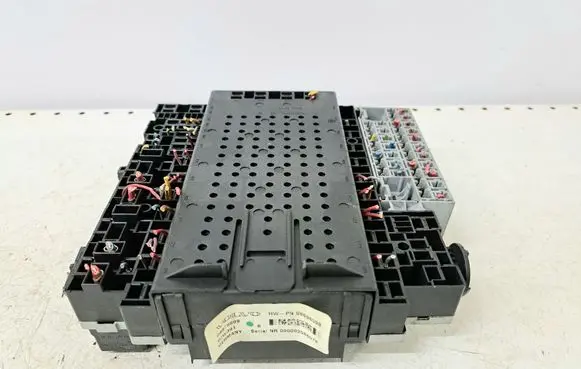Volvo S60 Fuse module 08679899